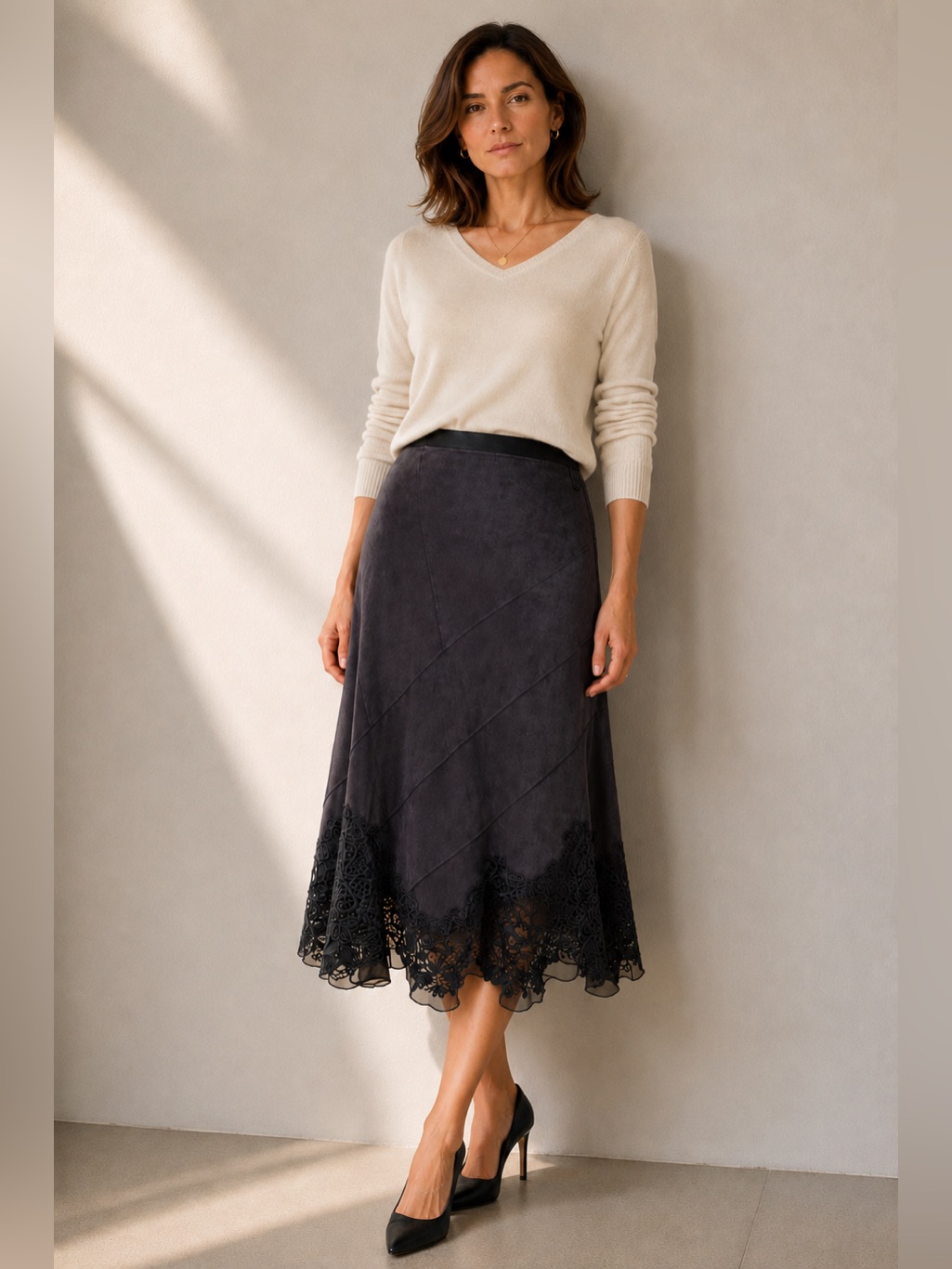 Elie Tahari Skirt Black Lace Ruffled Hem Artsy Flare Dressy Designer. Medium